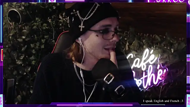 SkinnyAlex1312 online show from April 15, 2:24 pm