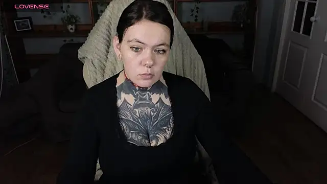 QwertyAnnie Lbo online show from April 27, 3:54 pm