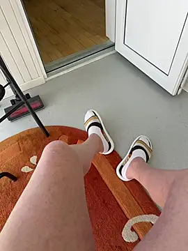 elysmay online show from April 9, 10:09 am