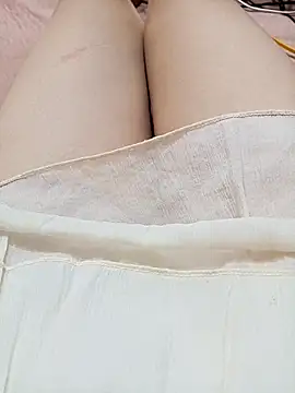 Snapshot of Suri-sexywett chatting on April 9, 10:31 am Suri-sexywett online show from April 9, 10:31 am