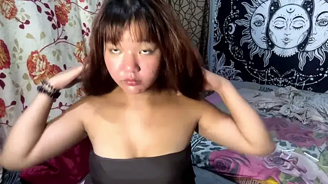 LiunaXO online show from May 3, 4:02 pm
