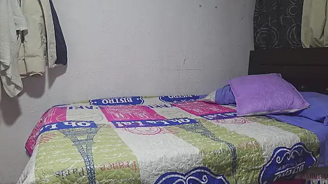 Snapshot of Alexander_2003Castro chatting on April 11, 5:01 am Alexander 2003Castro online show from April 11, 5:01 am