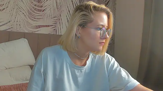 Lizzyvega online show from April 28, 1:48 am