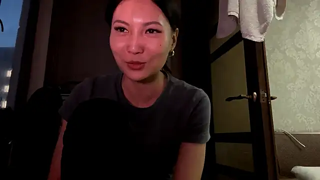 Snapshot of MiaPoison chatting on April 14, 2:12 pm MiaPoison online show from April 14, 2:12 pm