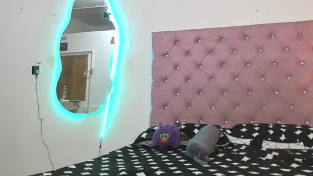 laurenlaine online show from May 23, 3:38 pm