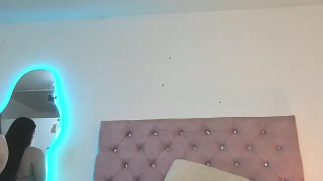 laurenlaine online show from July 14, 8:47 pm
