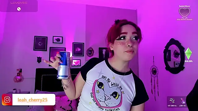 Snapshot of Leah_cherry chatting on June 2, 9:50 pm Leah cherry online show from June 2, 9:50 pm