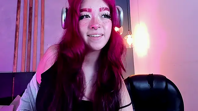 Snapshot of Leah_cherry chatting on June 9, 4:02 am Leah cherry online show from June 9, 4:02 am