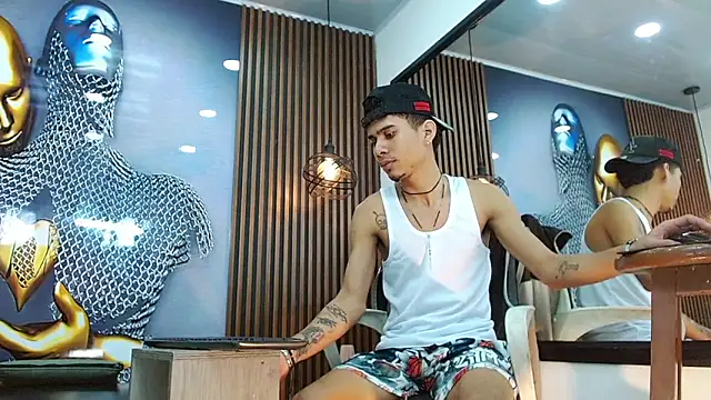 Snapshot of Skinny_cute_Alyer chatting on May 8, 2:06 am Skinny cute Alyer online show from May 8, 2:06 am