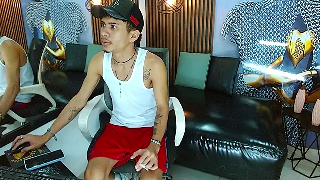 Snapshot of Skinny_cute_Alyer chatting on May 17, 2:31 am Skinny cute Alyer online show from May 17, 2:31 am