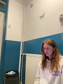 Snapshot of SweetNatalie699 chatting on April 9, 7:19 pm SweetNatalie699 online show from April 9, 7:19 pm