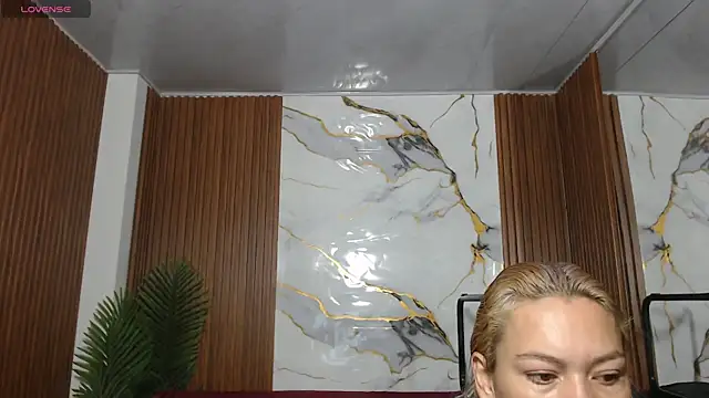 Snapshot of alonddra_tay chatting on July 21, 11:23 am alonddra tay online show from July 21, 11:23 am