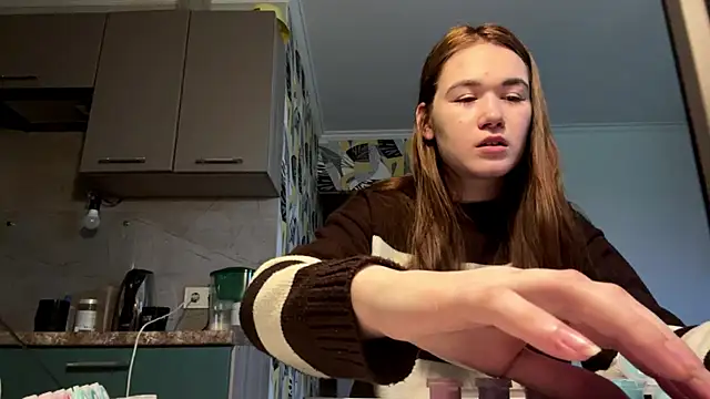 ValiriaX online show from April 10, 1:27 pm