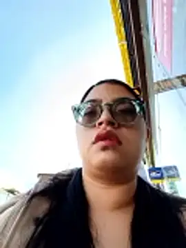 Snapshot of SOFI__10 chatting on May 1, 1:37 pm SOFI 10 online show from May 1, 1:37 pm