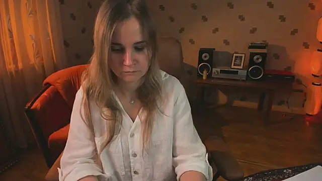 Snapshot of MiaSparkes chatting on May 6, 9:36 am MiaSparkes online show from May 6, 9:36 am