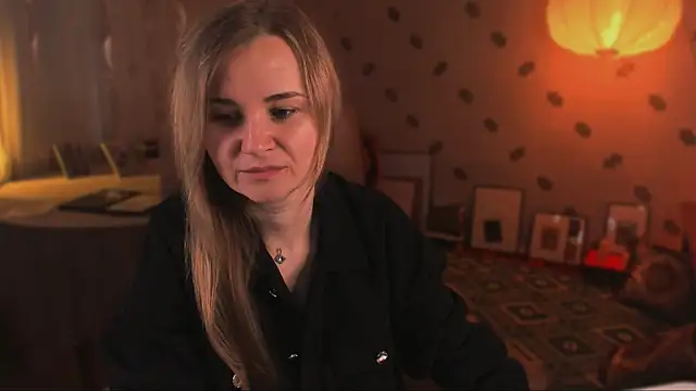 Snapshot of MiaSparkes chatting on May 27, 7:05 am MiaSparkes online show from May 27, 7:05 am