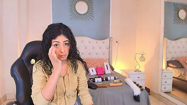 Snapshot of elizabeth_santos1 chatting on July 7, 8:35 pm elizabeth santos1 online show from July 7, 8:35 pm