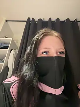 Snapshot of groslolo67 chatting on April 13, 6:35 pm groslolo67 online show from April 13, 6:35 pm