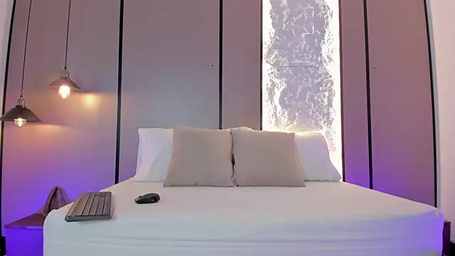 jade spinters online show from June 18, 8:02 pm