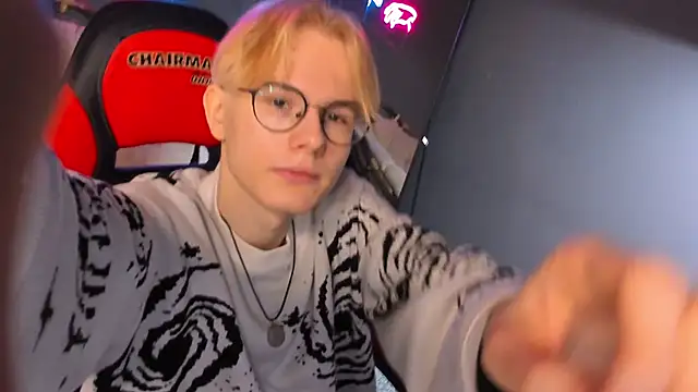 Snapshot of Liam_Blair chatting on April 10, 5:56 am Liam Blair online show from April 10, 5:56 am