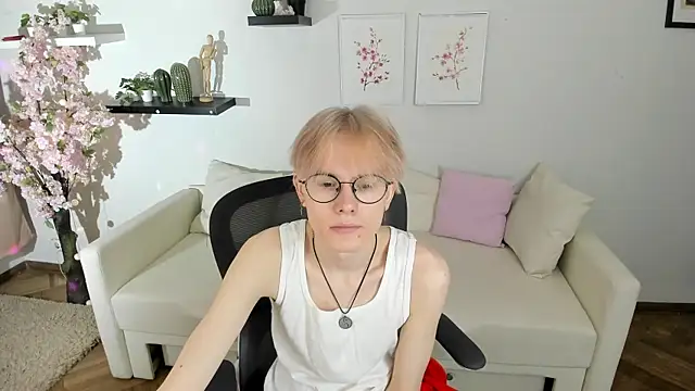 Snapshot of Liam_Blair chatting on April 14, 5:35 am Liam Blair online show from April 14, 5:35 am