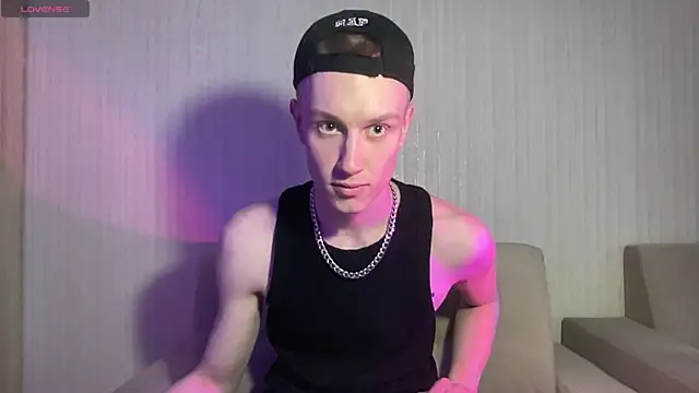 Snapshot of Travis_Gracile chatting on April 23, 9:19 am Travis Gracile online show from April 23, 9:19 am
