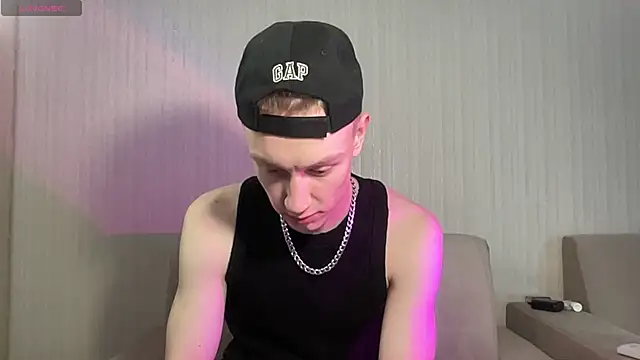 Snapshot of Travis_Gracile chatting on April 24, 9:34 am Travis Gracile online show from April 24, 9:34 am