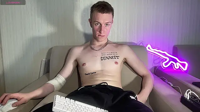 Snapshot of Travis_Gracile chatting on June 15, 9:11 am Travis Gracile online show from June 15, 9:11 am