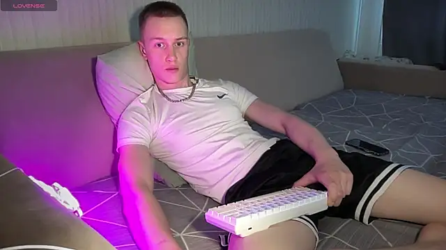 Snapshot of Travis_Gracile chatting on July 5, 7:26 am Travis Gracile online show from July 5, 7:26 am