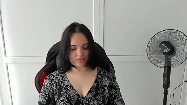Snapshot of Caroline_cutte chatting on June 9, 6:47 am Caroline cutte online show from June 9, 6:47 am