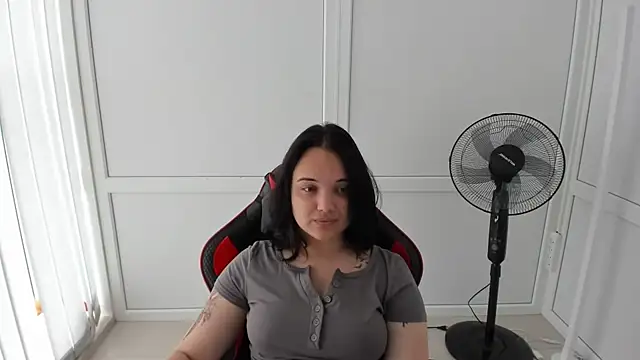 Snapshot of Caroline_cutte chatting on June 14, 6:48 am Caroline cutte online show from June 14, 6:48 am