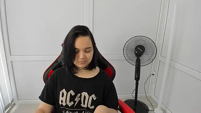 Snapshot of Caroline_cutte chatting on June 18, 6:46 am Caroline cutte online show from June 18, 6:46 am