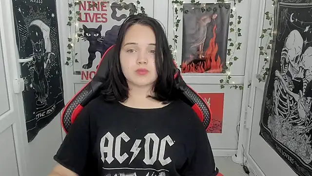 Snapshot of Caroline_cutte chatting on July 23, 6:44 am Caroline cutte online show from July 23, 6:44 am