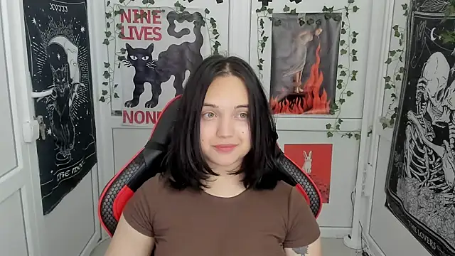 Snapshot of Caroline_cutte chatting on July 29, 6:44 am Caroline cutte online show from July 29, 6:44 am