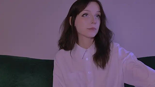 claire bennett  online show from April 15, 1:23 am