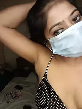 dearmona00 online show from July 12, 9:28 pm