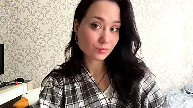 DinahZapalac online show from April 14, 6:19 am