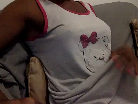RayanneCampbell-25cm online show from May 3, 11:55 pm