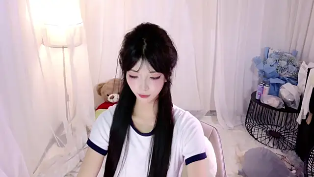 Snapshot of Zoe-001 chatting on April 18, 7:58 pm Zoe-001 online show from April 18, 7:58 pm