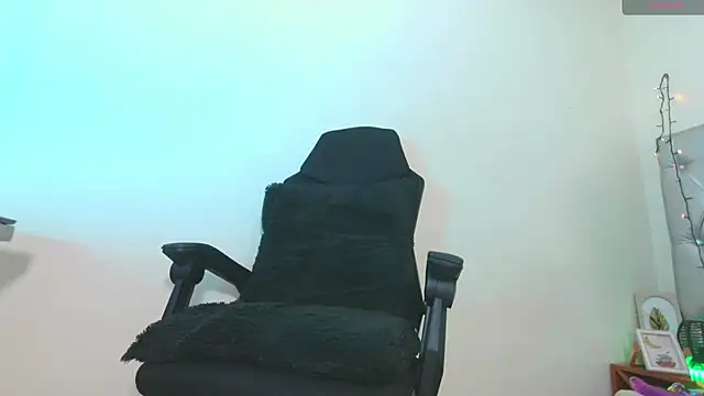 Snapshot of Sharonxt chatting on July 3, 6:36 pm Sharonxt online show from July 3, 6:36 pm