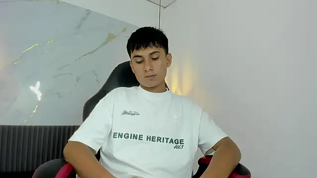 Snapshot of SantiagoCool chatting on April 13, 7:30 pm SantiagoCool online show from April 13, 7:30 pm