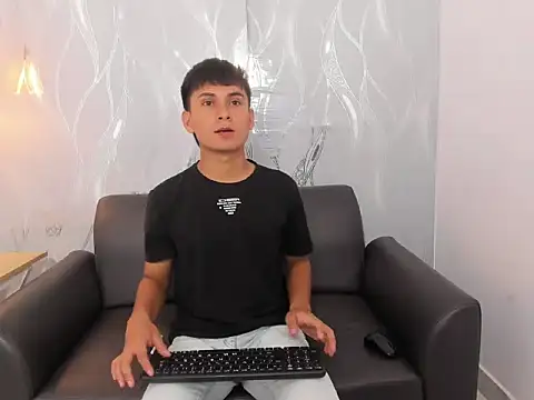 Snapshot of SantiagoCool chatting on April 14, 7:42 pm SantiagoCool online show from April 14, 7:42 pm