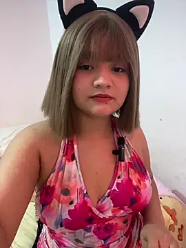 Snapshot of Karina_PrettyHot69 chatting on April 28, 5:12 am Karina PrettyHot69 online show from April 28, 5:12 am