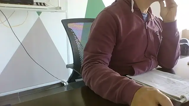 Snapshot of brunosso85ita chatting on April 14, 7:03 am brunosso85ita online show from April 14, 7:03 am