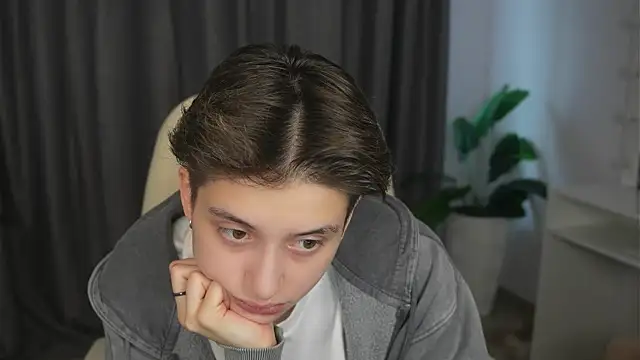 Snapshot of KendallSpeedy chatting on April 16, 7:42 am KendallSpeedy online show from April 16, 7:42 am