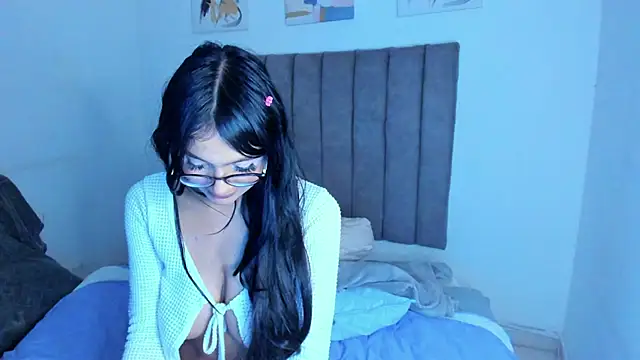 britanny jones1 online show from April 16, 9:50 pm