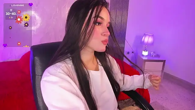 IsabellaDubois  online show from April 16, 12:50 pm