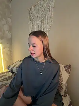 leyaaftermidnight online show from April 14, 9:15 am