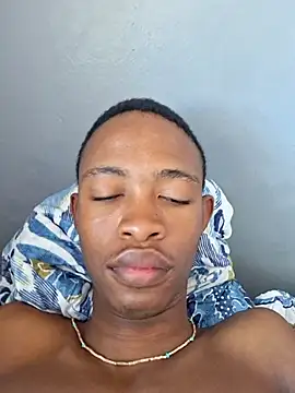 youngAndReckles online show from April 15, 7:15 am