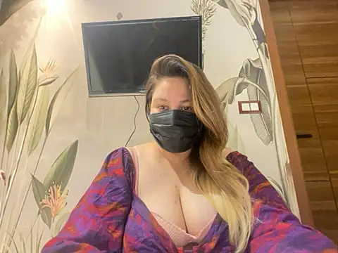 kavyasingh36 online show from May 3, 3:18 pm